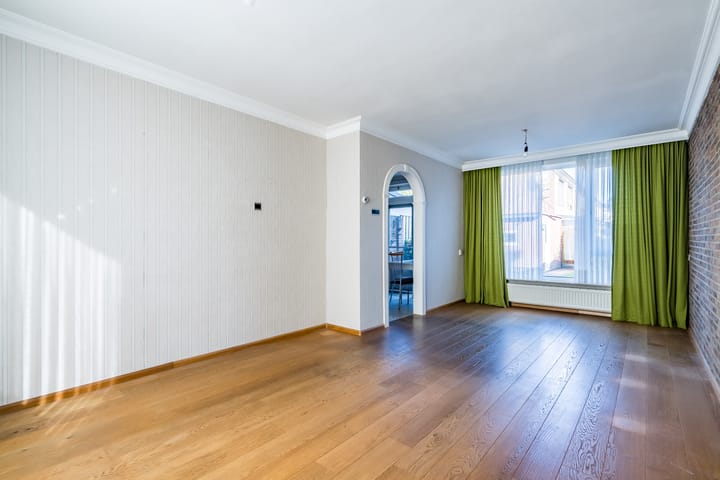 Tussenwoning te koop: bernhardlaan 11, Weert