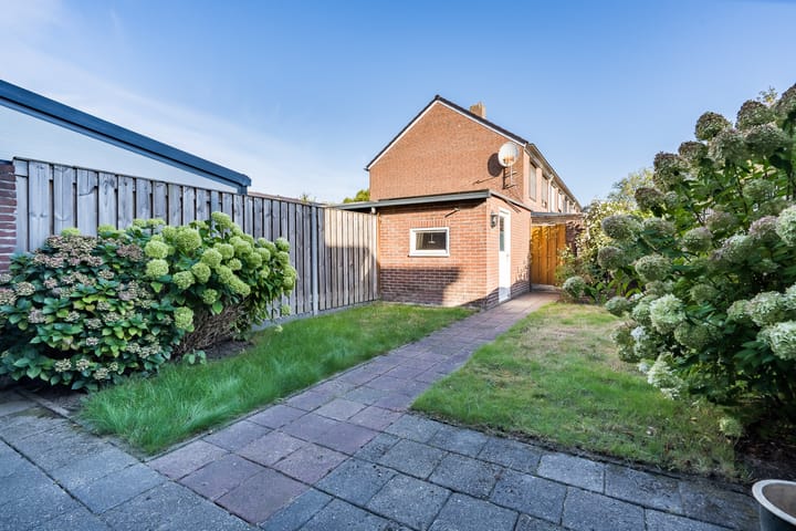 Tussenwoning te koop: bernhardlaan 11, Weert
