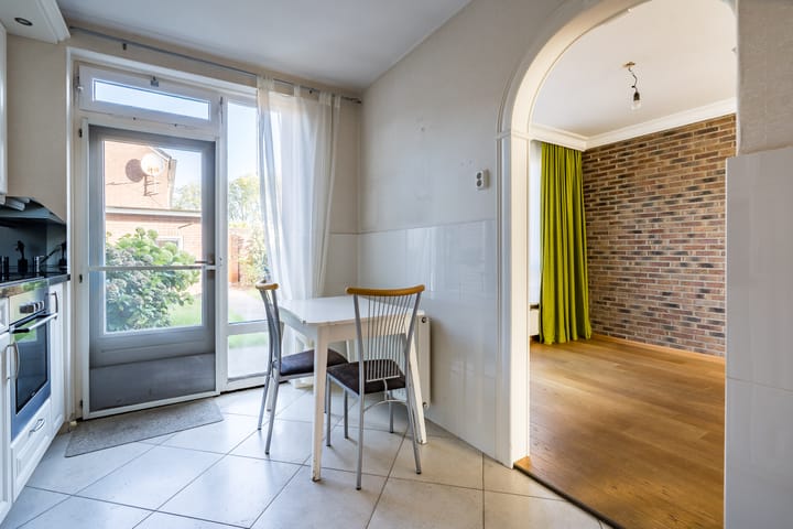 Tussenwoning te koop: bernhardlaan 11, Weert
