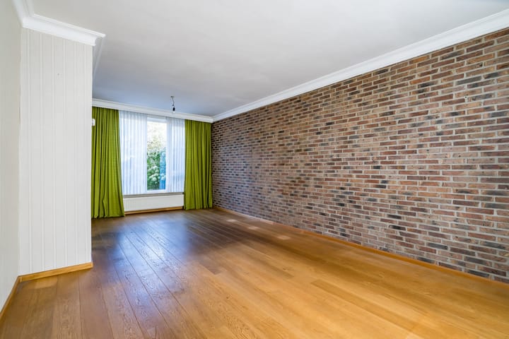 Tussenwoning te koop: bernhardlaan 11, Weert