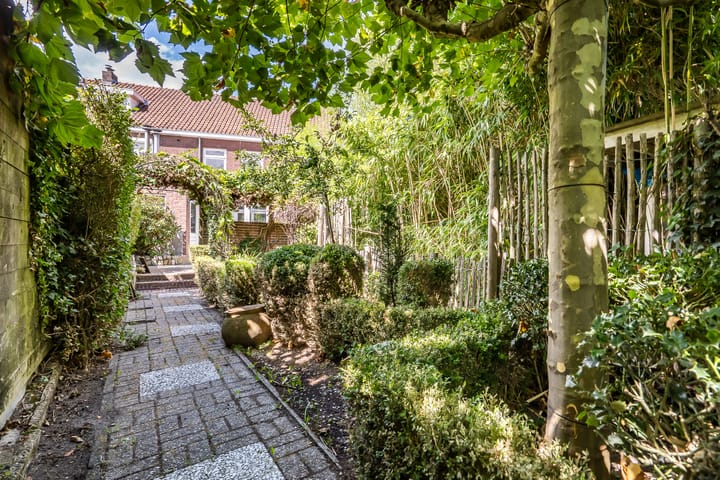 Tussenwoning te koop: kazernelaan 11, Weert