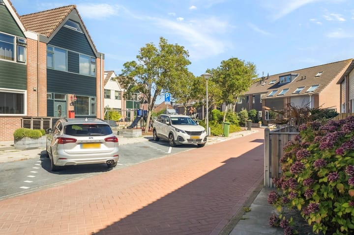 Tussenwoning te koop: Kruiszwin 3107, Julianadorp