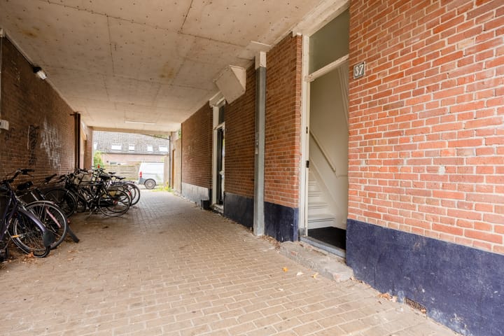 Foto 4 van de Ruyterstraat 37