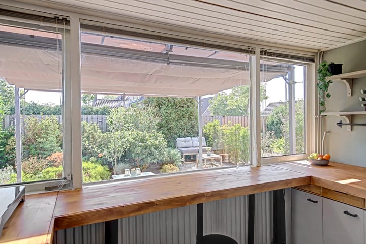 Twee-onder-één-kap te koop: Beatrixstraat 30, Hellouw