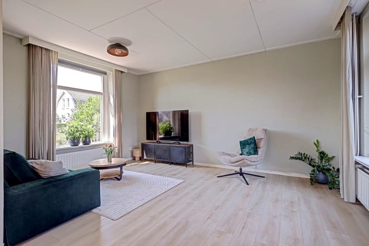 Twee-onder-één-kap te koop: Beatrixstraat 30, Hellouw