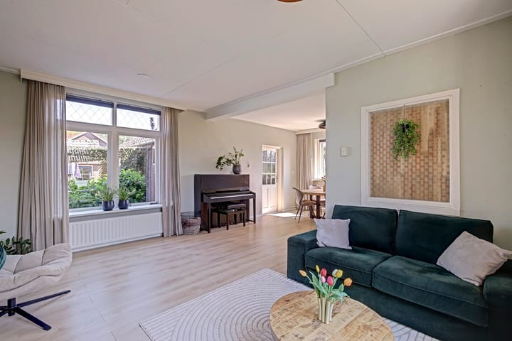 Twee-onder-één-kap te koop: Beatrixstraat 30, Hellouw