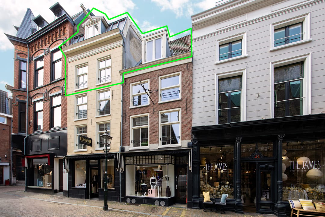 Photo 1 of Warmoesstraat 26-B