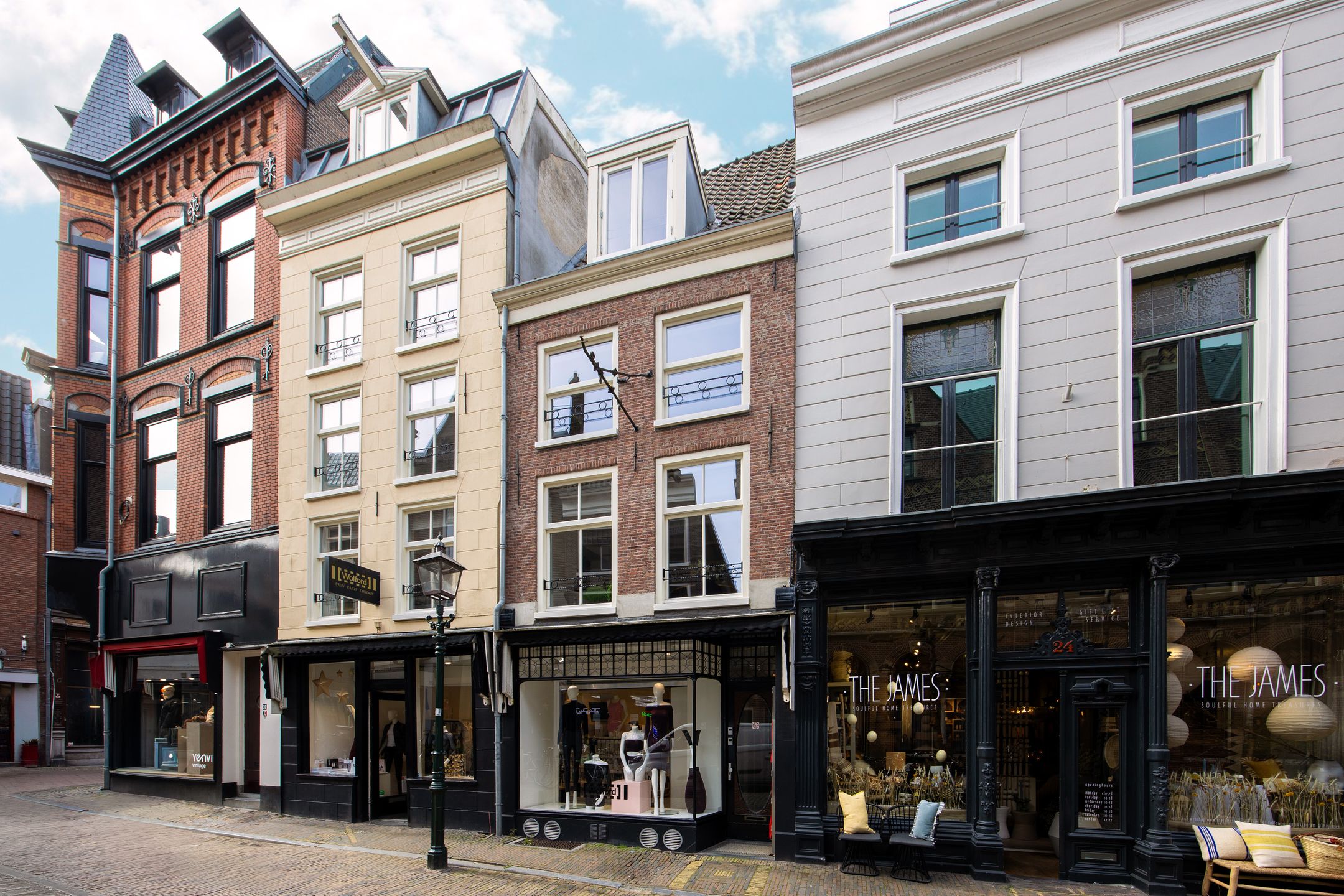Photo 21 of Warmoesstraat 26-B