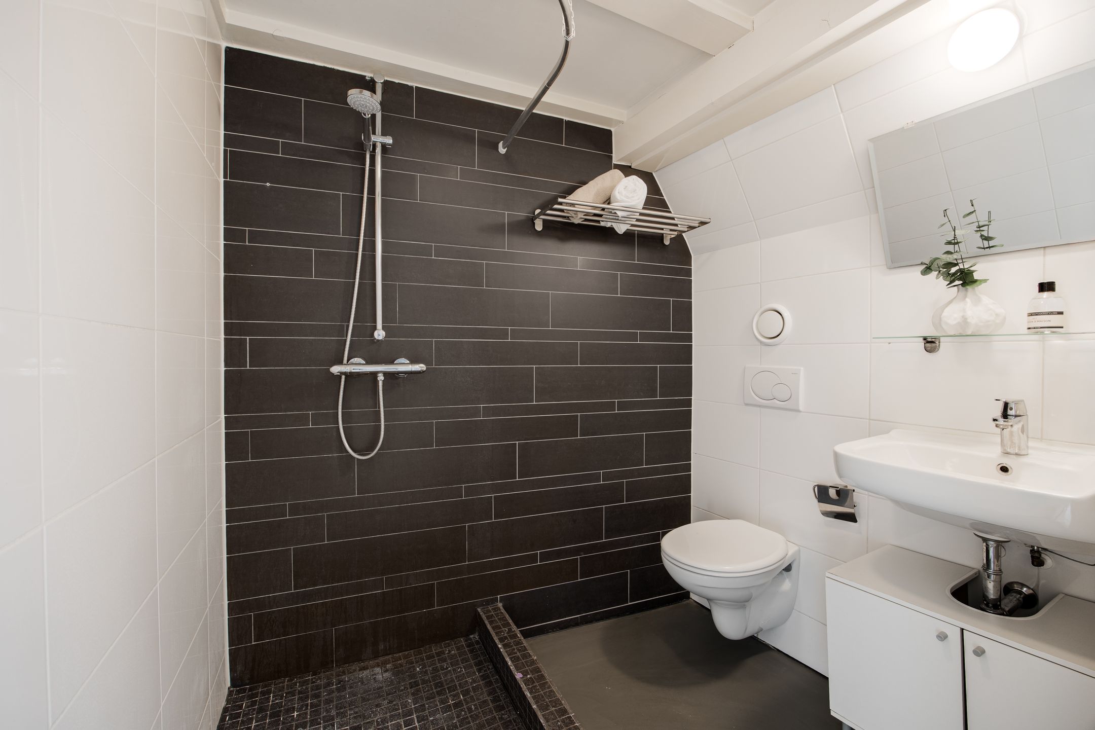 Photo 6 of Warmoesstraat 26-B