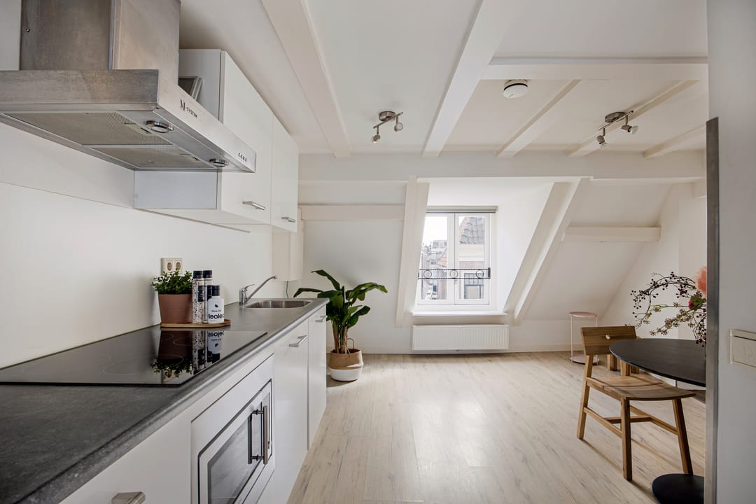 Photo 8 of Warmoesstraat 26-B