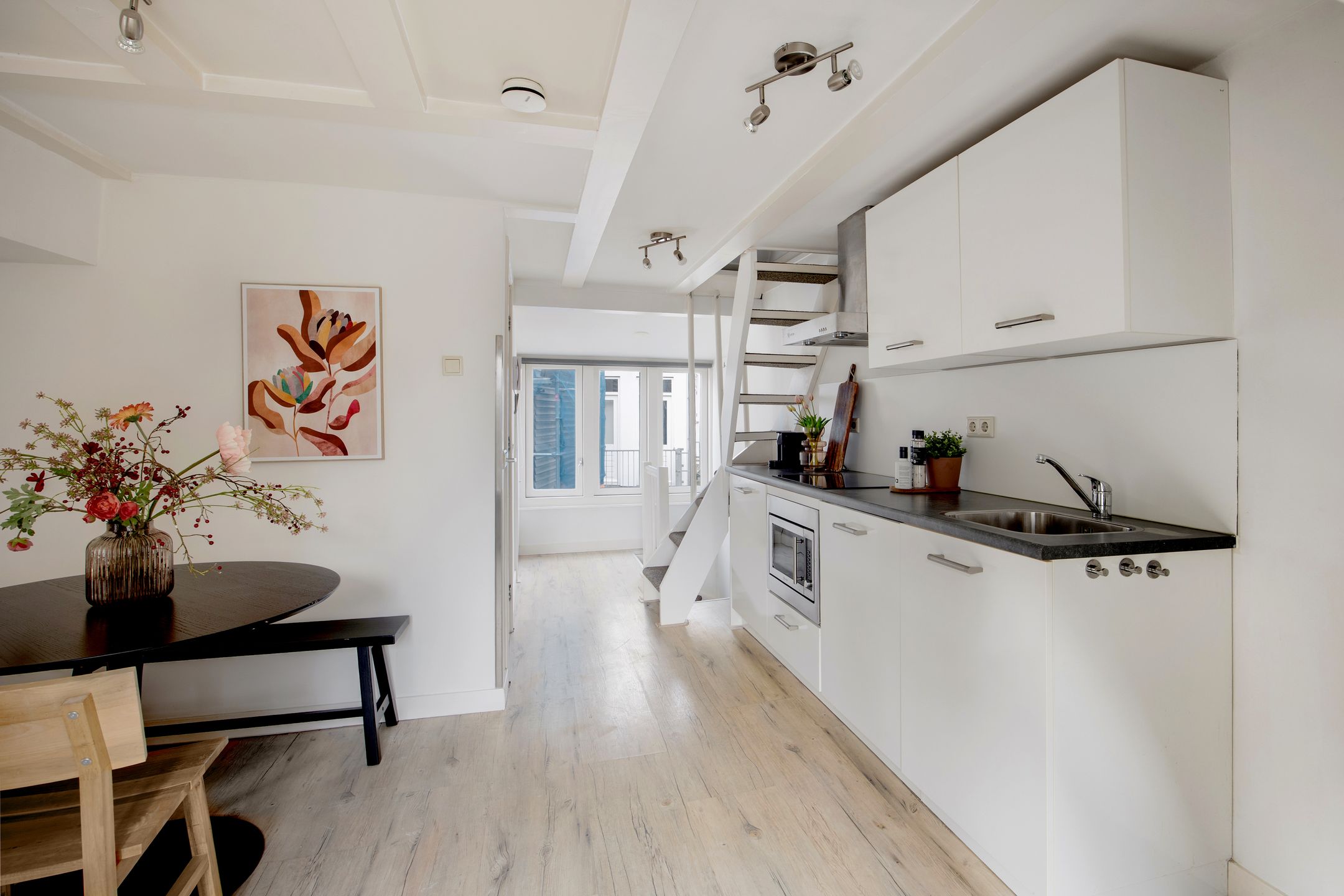 Photo 9 of Warmoesstraat 26-B