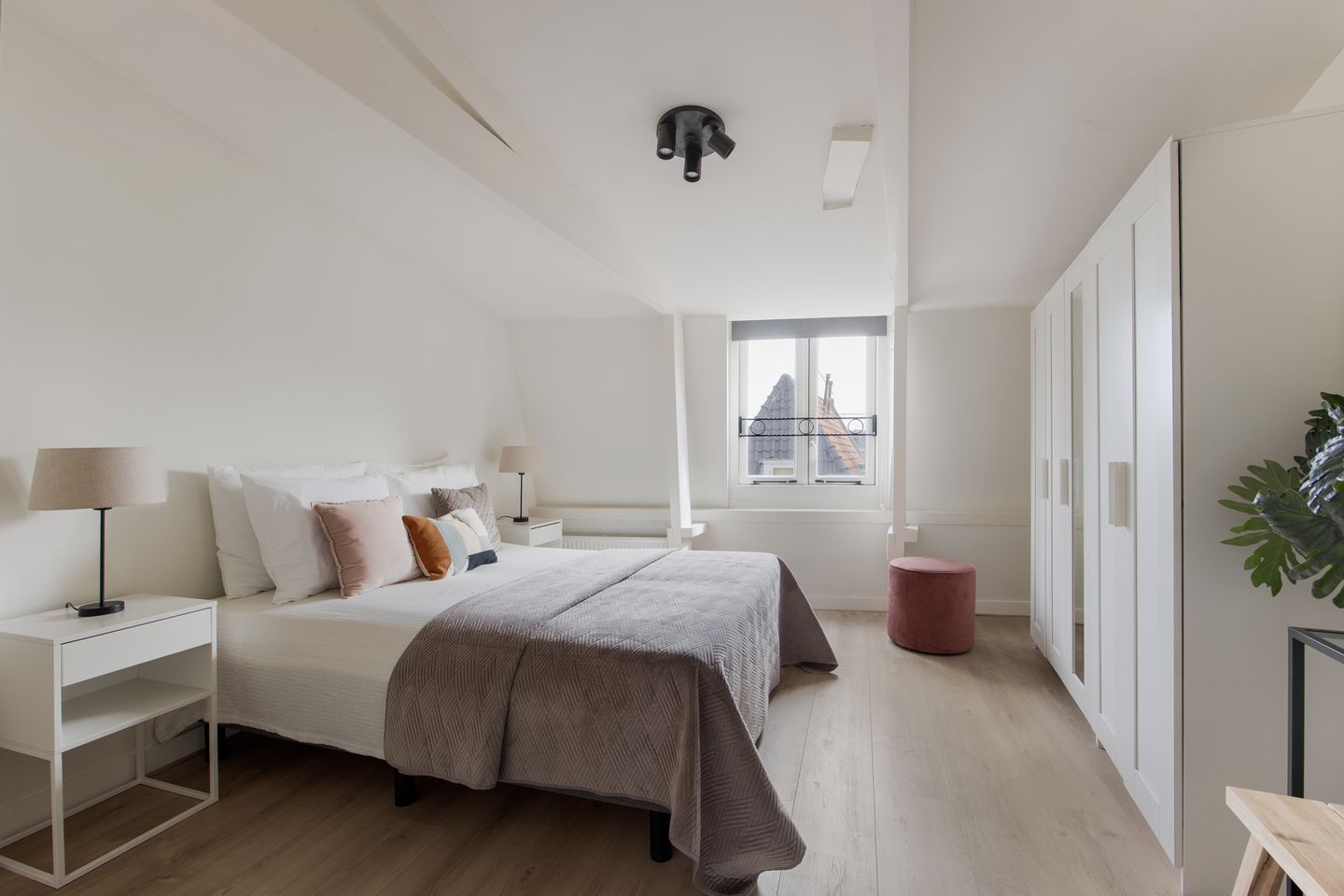 Photo 5 of Warmoesstraat 26-B