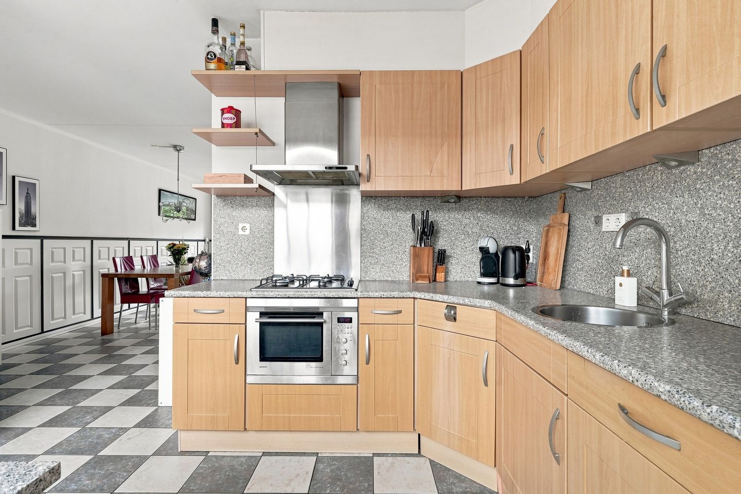 Photo 10 of Willem Arondeusstraat 54