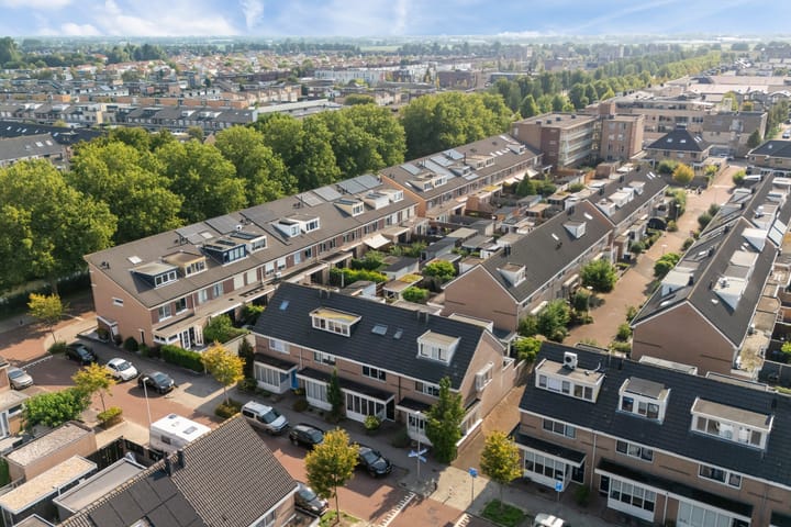 Tussenwoning te koop: Braziliëstraat 60, Alphen Aan Den Rijn