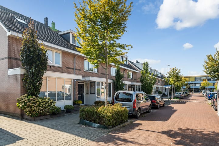 Tussenwoning te koop: Braziliëstraat 60, Alphen Aan Den Rijn