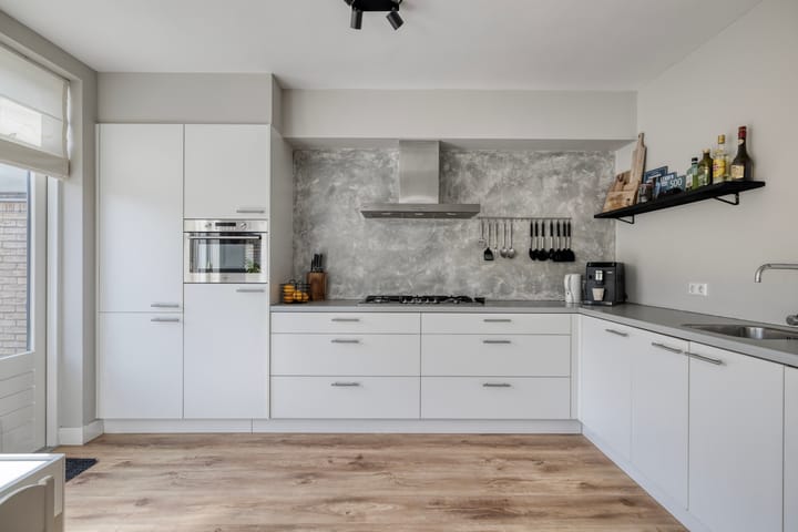 Tussenwoning te koop: De Coubertinlaan 77, Waalwijk