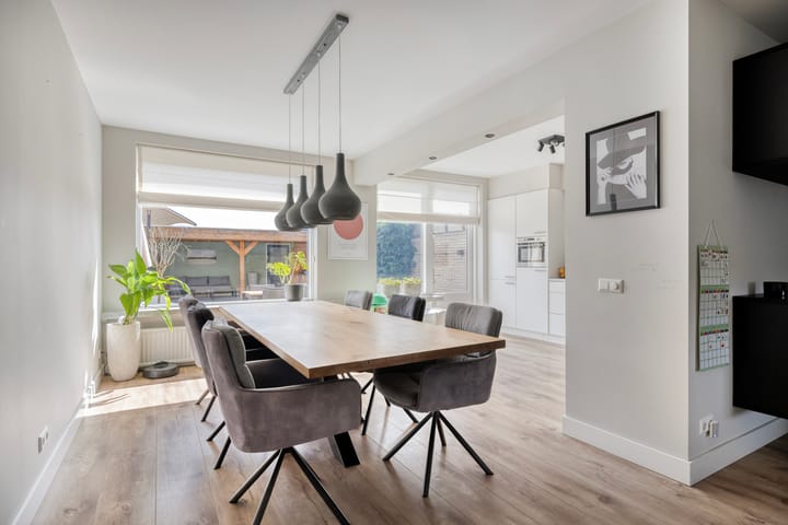 Tussenwoning te koop: De Coubertinlaan 77, Waalwijk