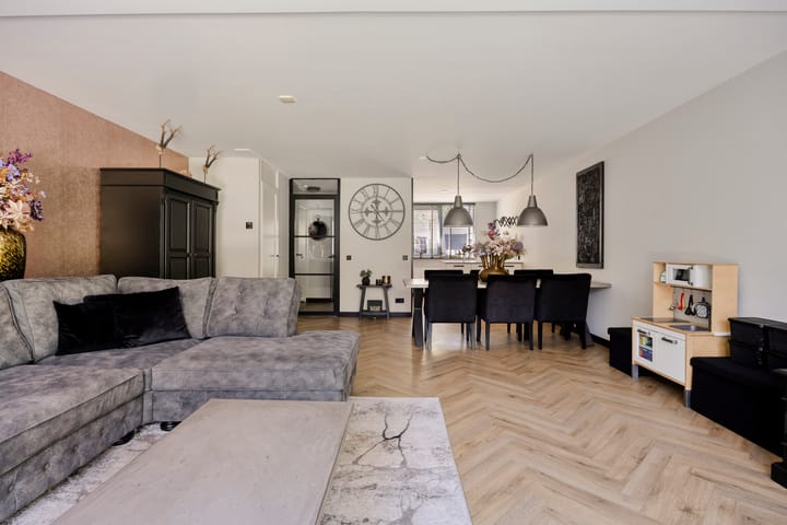Tussenwoning te koop: Aert Schoumanstraat 13, Hendrik-Ido-Ambacht