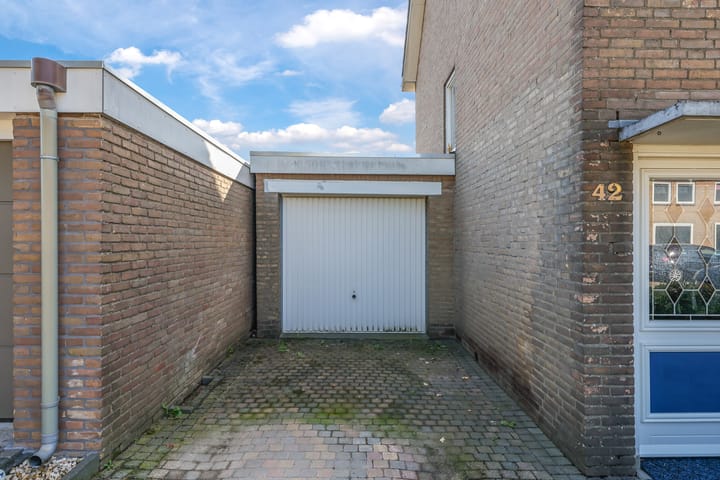 Twee-onder-één-kap te koop: Hendrik Braamstraat 42, Gendt