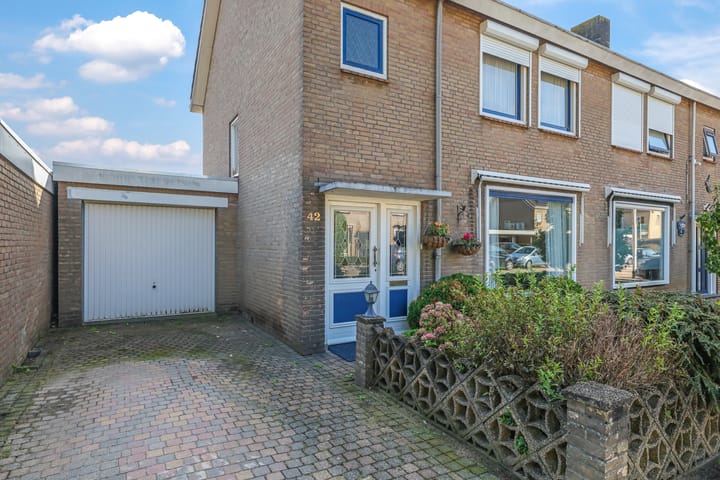 Twee-onder-één-kap te koop: Hendrik Braamstraat 42, Gendt