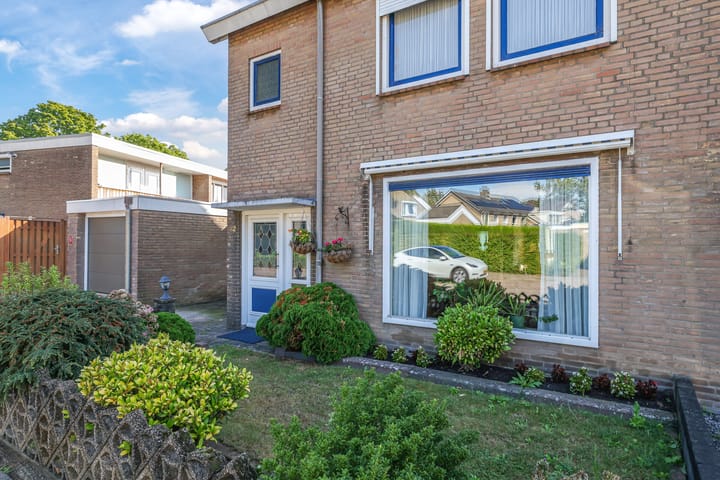 Twee-onder-één-kap te koop: Hendrik Braamstraat 42, Gendt