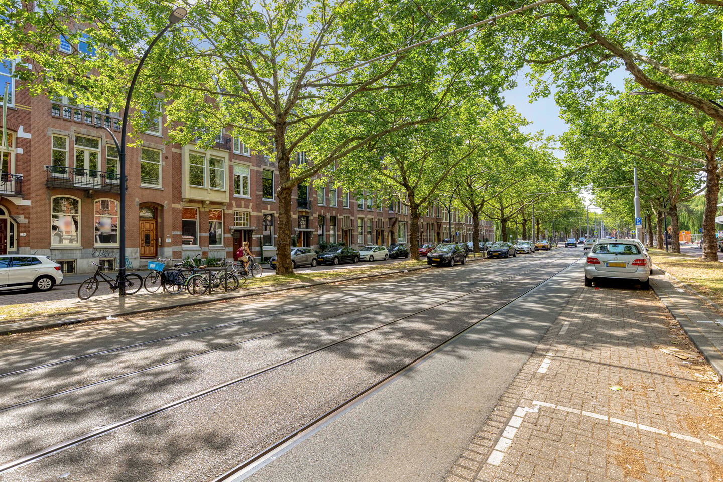 View photo 2 of Mathenesserlaan 326