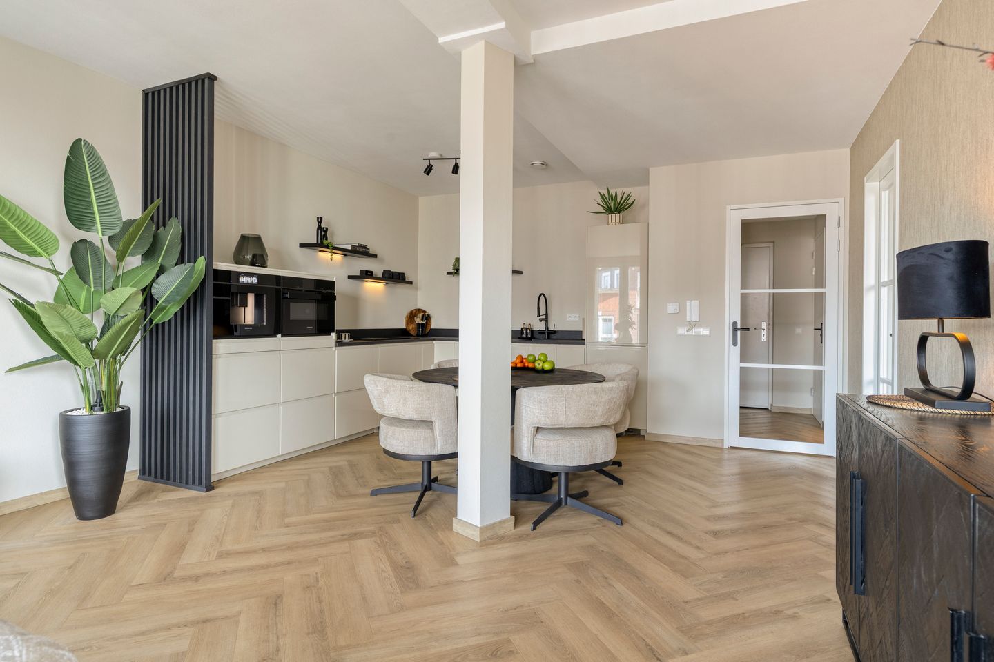Photo 14 of Uitstraat 193