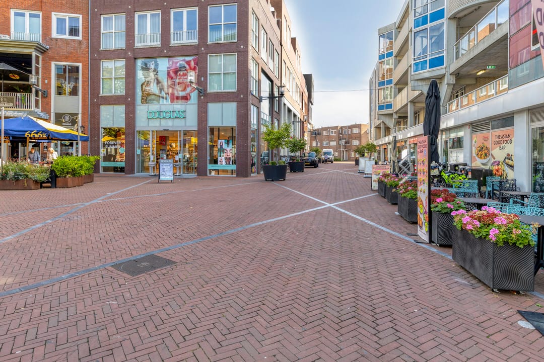 Photo 47 of Uitstraat 193