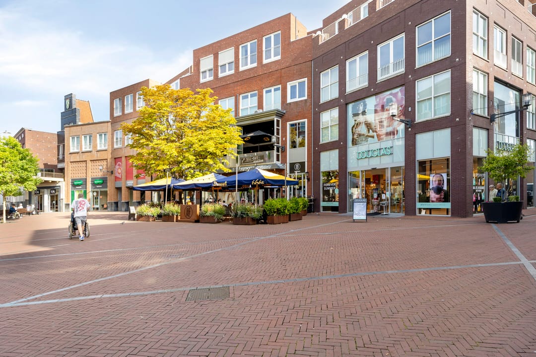 Photo 46 of Uitstraat 193