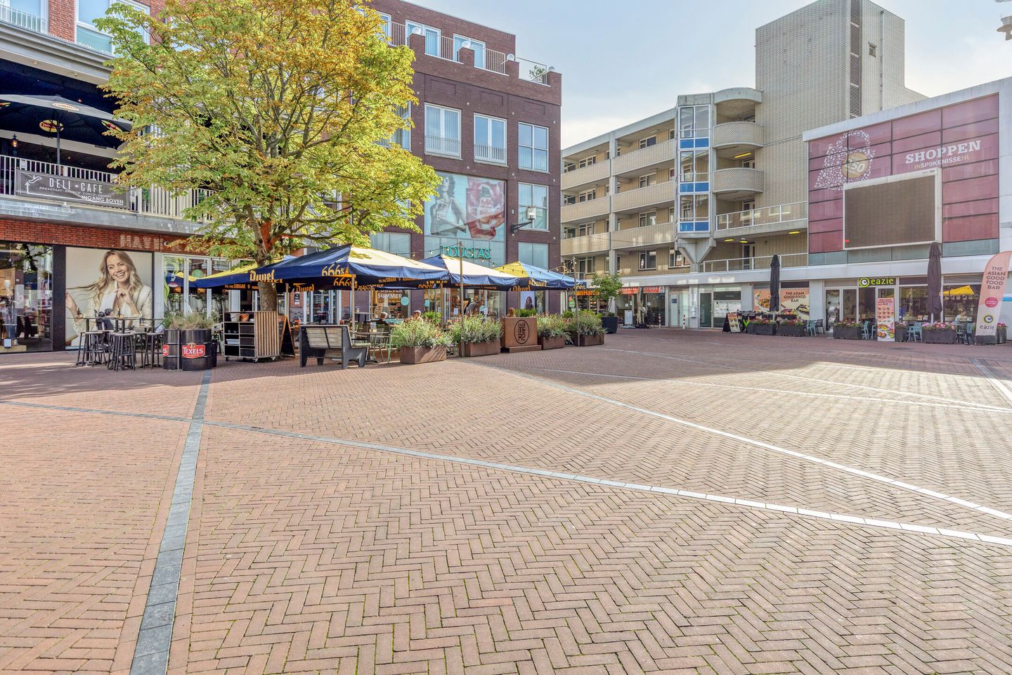 Photo 50 of Uitstraat 193