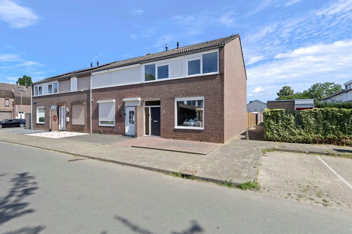 Photo 2 of Corneillestraat 7