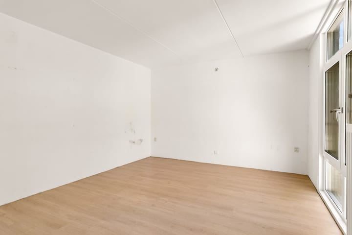 Appartement te koop: Eemplein 27, Almere