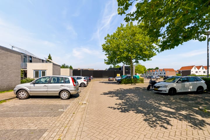 Appartement te koop: Eemplein 27, Almere