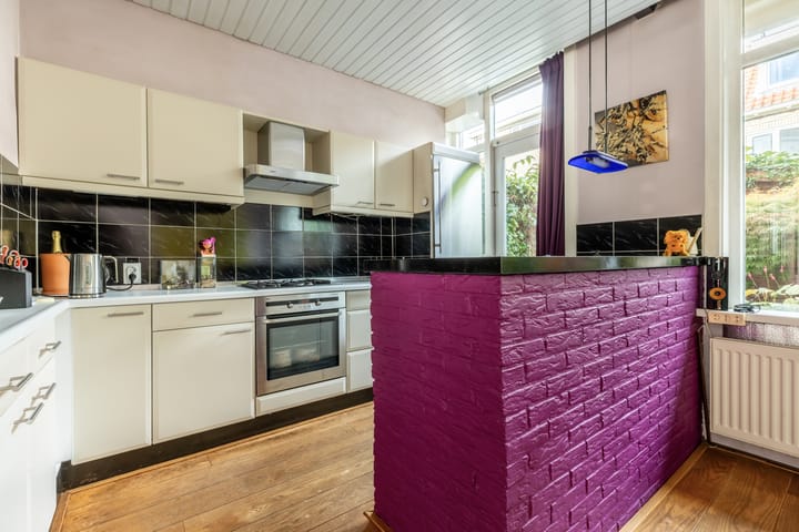 Tussenwoning te koop: Van Kinsbergenstraat 31, Haarlem