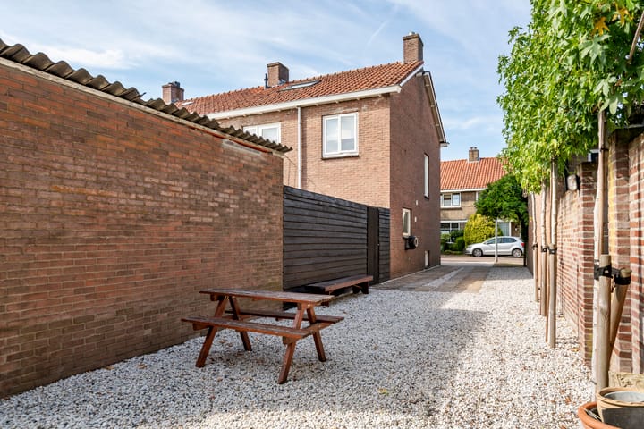 Hoekwoning te koop: Dr. Bosstraat 14, Tiel