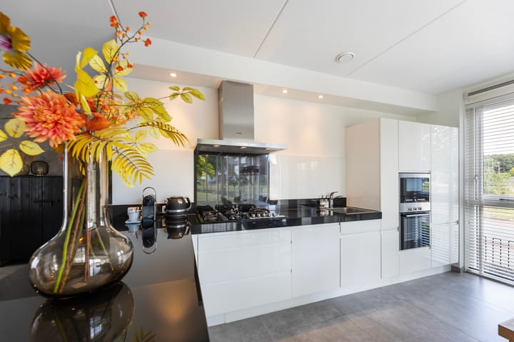 Hoekwoning te koop: Karel Appelstraat 2, Hengelo