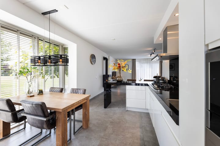 Hoekwoning te koop: Karel Appelstraat 2, Hengelo