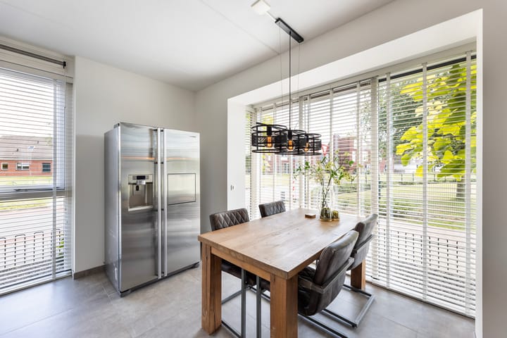 Hoekwoning te koop: Karel Appelstraat 2, Hengelo