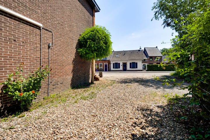 Twee-onder-één-kap te koop: Broekhin Zuid 65, Roermond