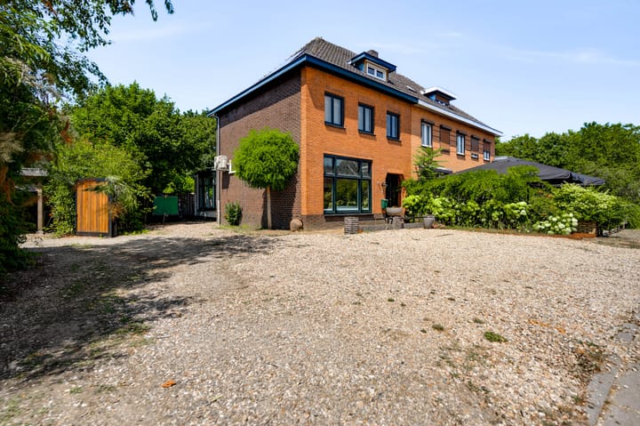 Twee-onder-één-kap te koop: Broekhin Zuid 65, Roermond