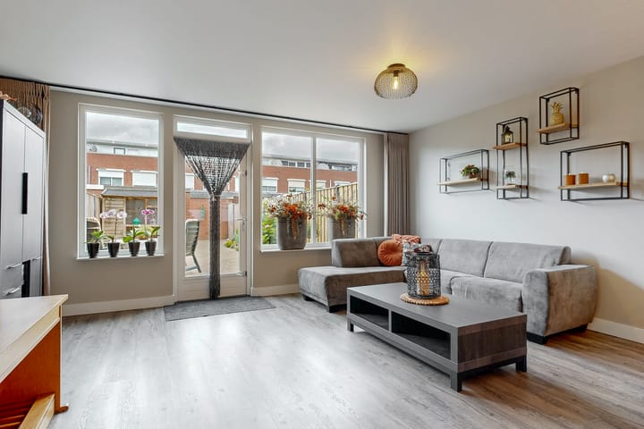 Tussenwoning te koop: Lodewijk van Deysselhove 18, Nieuwegein