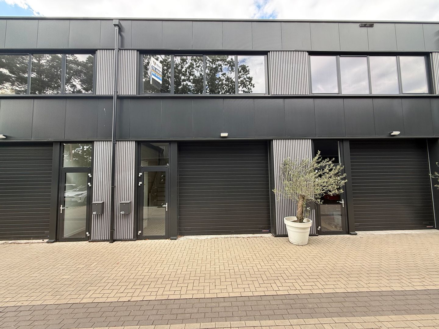 View photo 1 of Handelsweg 4-D