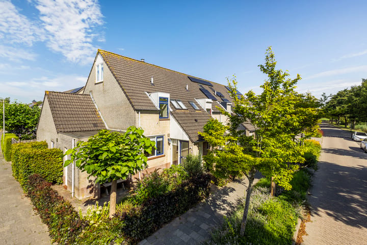 Burg. Korstanjestraat 23