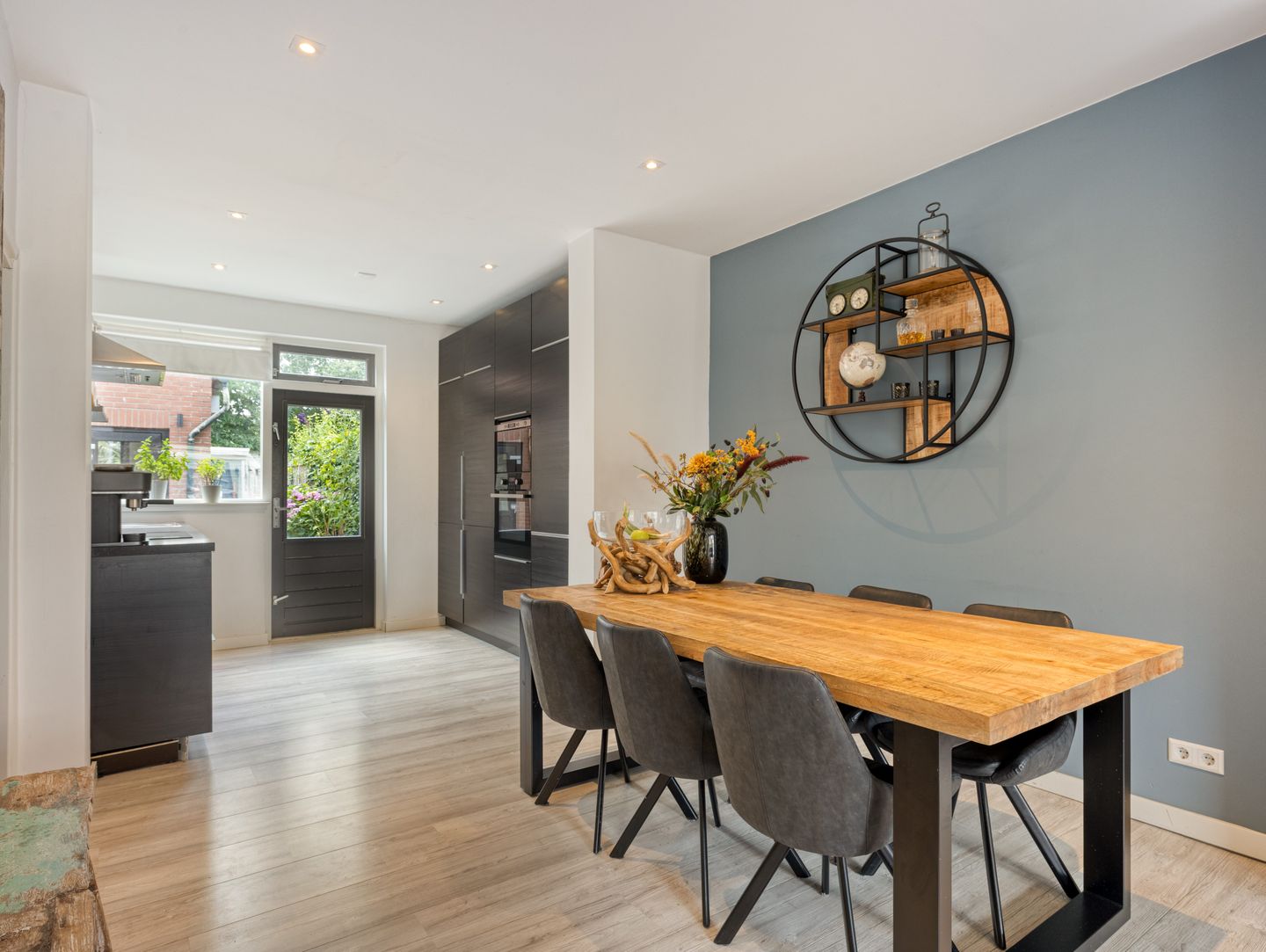 Photo 10 of Willink van Collenstraat 67