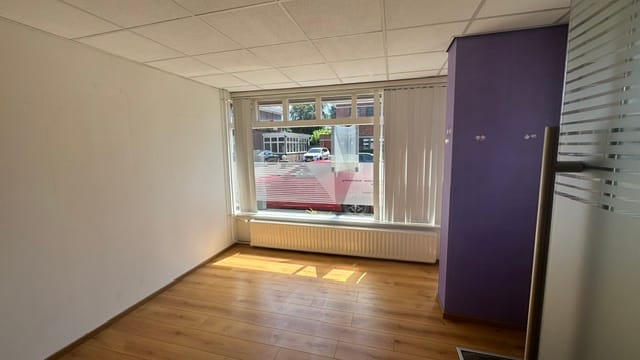 Bekijk foto 3 van Zeisstraat 2