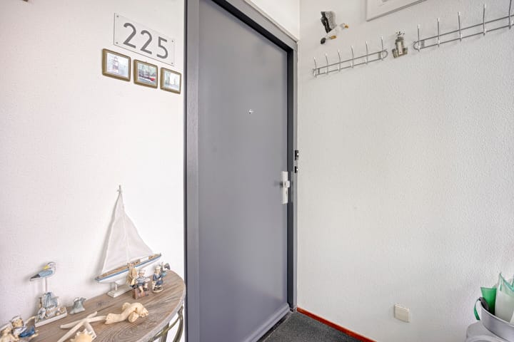 Appartement te koop: Uiterdijk 225, Pernis Rotterdam