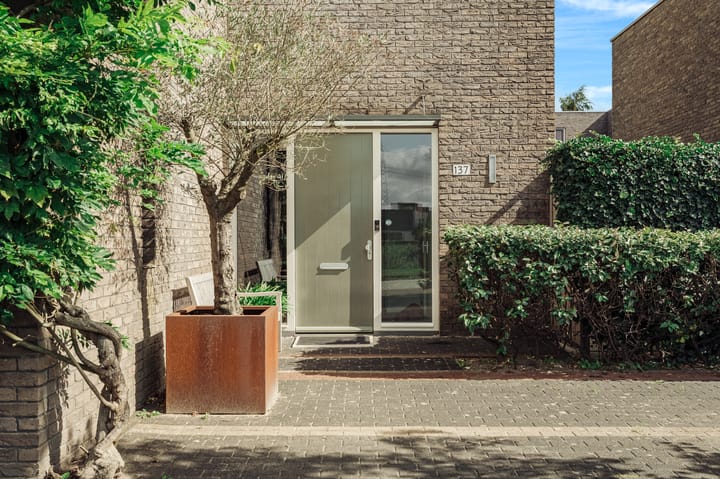 Twee-onder-één-kap te koop: Nico Jessekade 137, Amsterdam