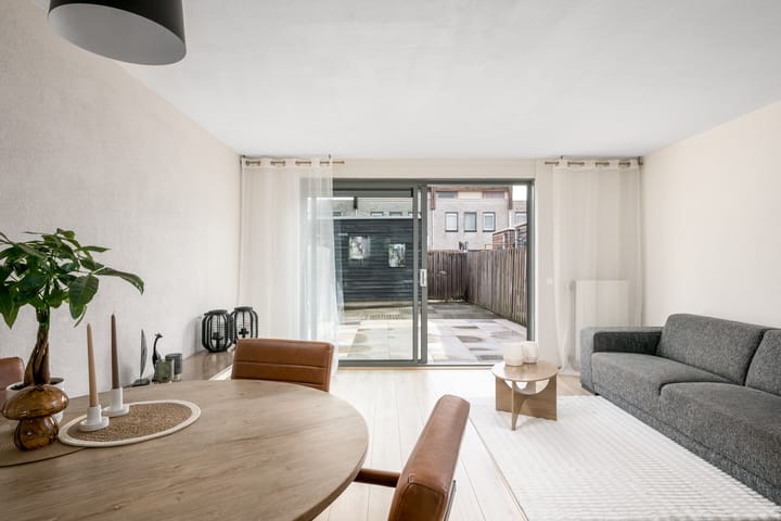 Tussenwoning te koop: Rodinweg 29, Almere