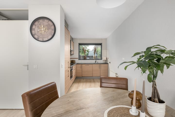 Tussenwoning te koop: Rodinweg 29, Almere