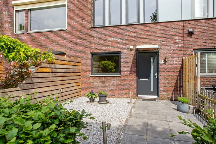 Tussenwoning te koop: Rodinweg 29, Almere